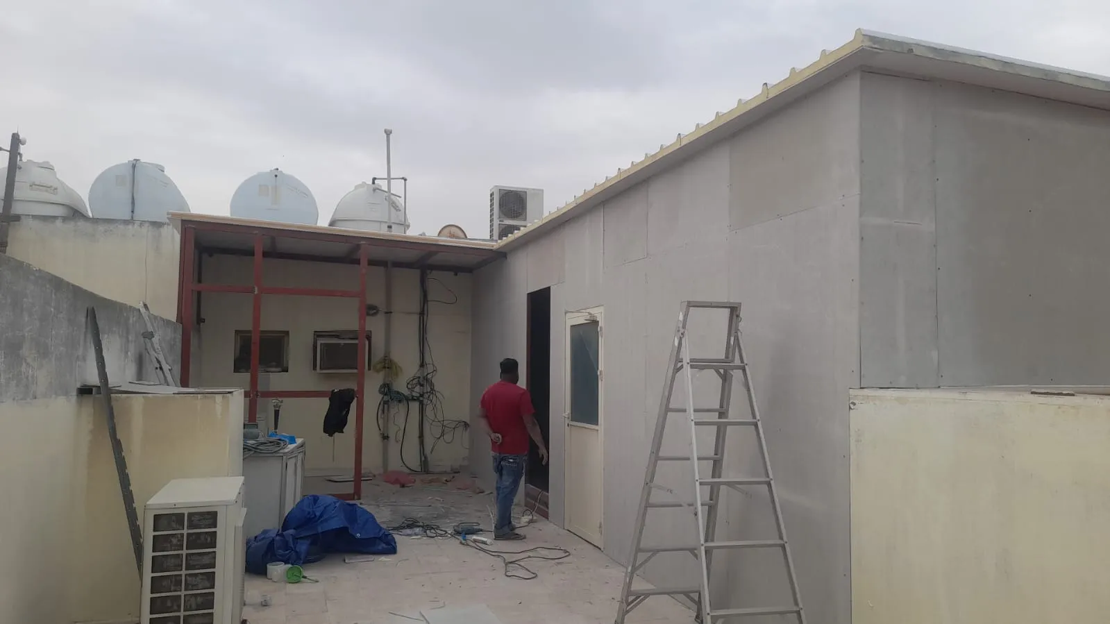 مقاول بناء ملاحق سطح في الرياض 