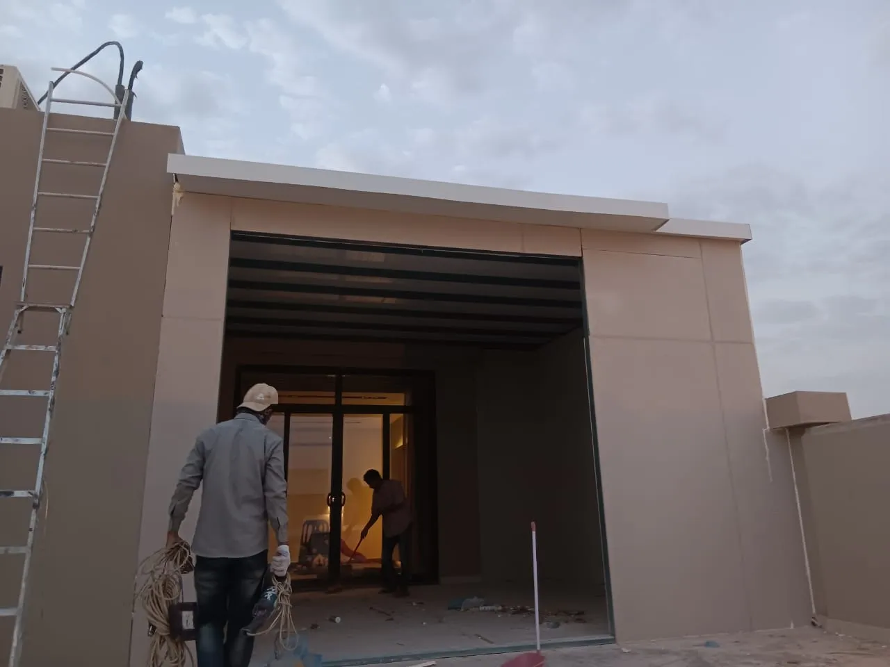 مقاول بناء ملاحق الرياض تركيب ملاحق من الساندوتش بانل