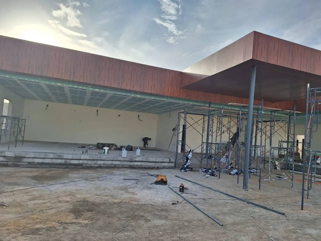 مقاول بناء ملاحق الرياض تركيب ملاحق من الساندوتش بانل