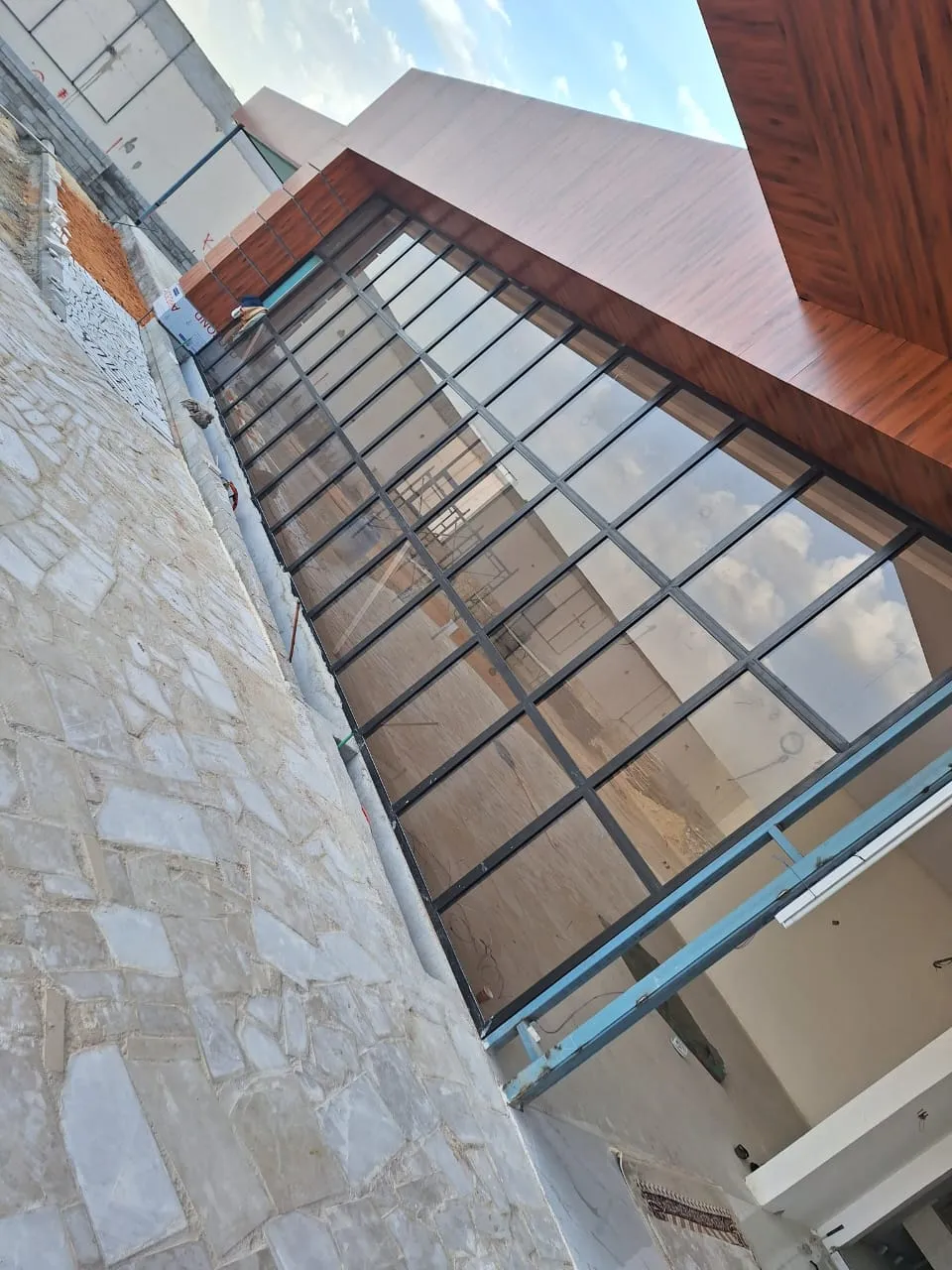 مقاول بناء ملاحق الرياض تركيب ملاحق من الساندوتش بانل