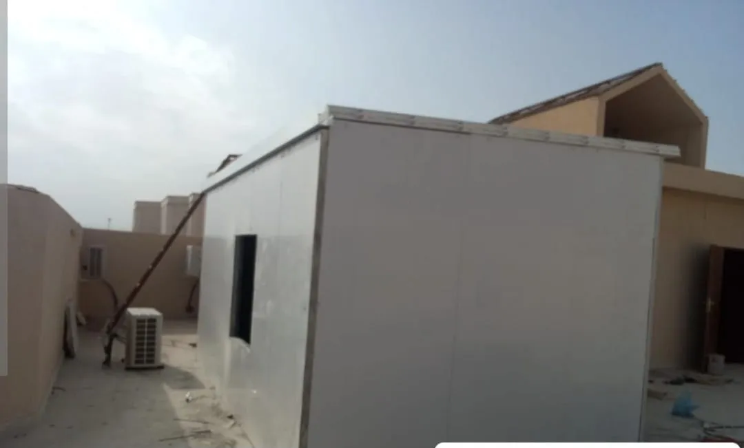 مقاول بناء ملاحق من الساندويتش بانل في الرياض