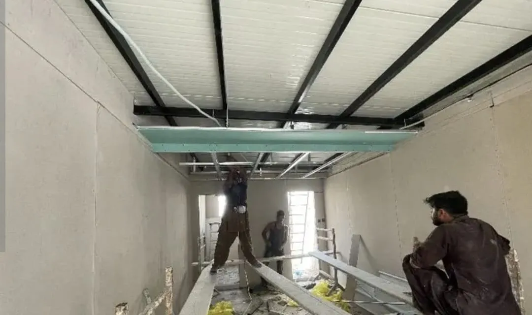 مقاول بناء ملاحق من الساندويتش بانل في الرياض