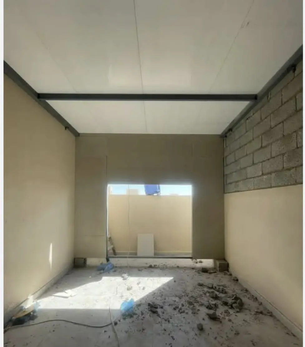 مقاول بناء ملاحق من الساندويتش بانل في الرياض