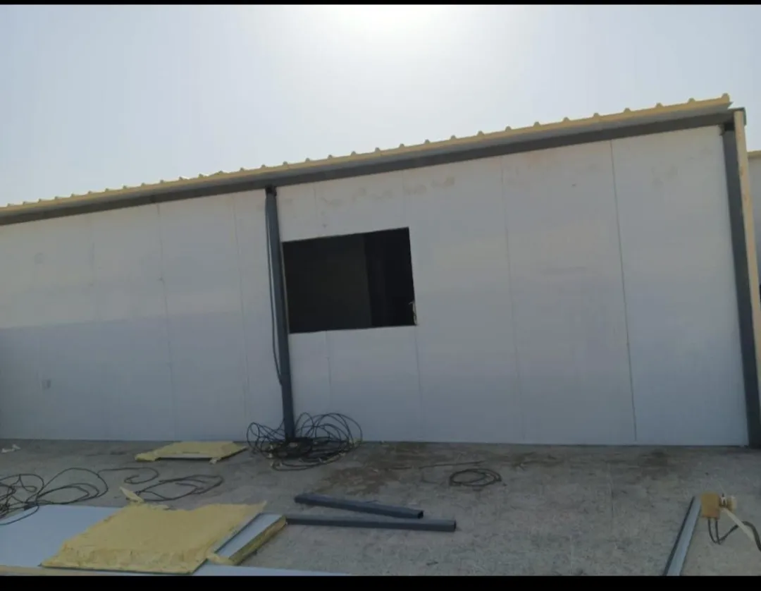 مقاول لتركيب هناجر ومستودعات من الساندويتش بانل في الرياض