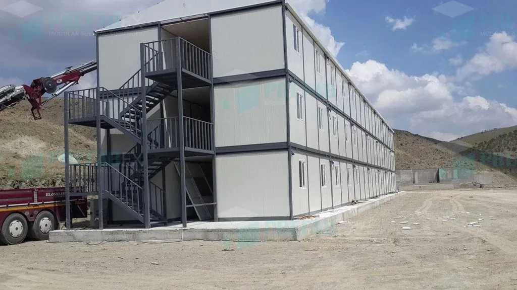 مقاول لتركيب هناجر ومستودعات من الساندويتش بانل في الرياض