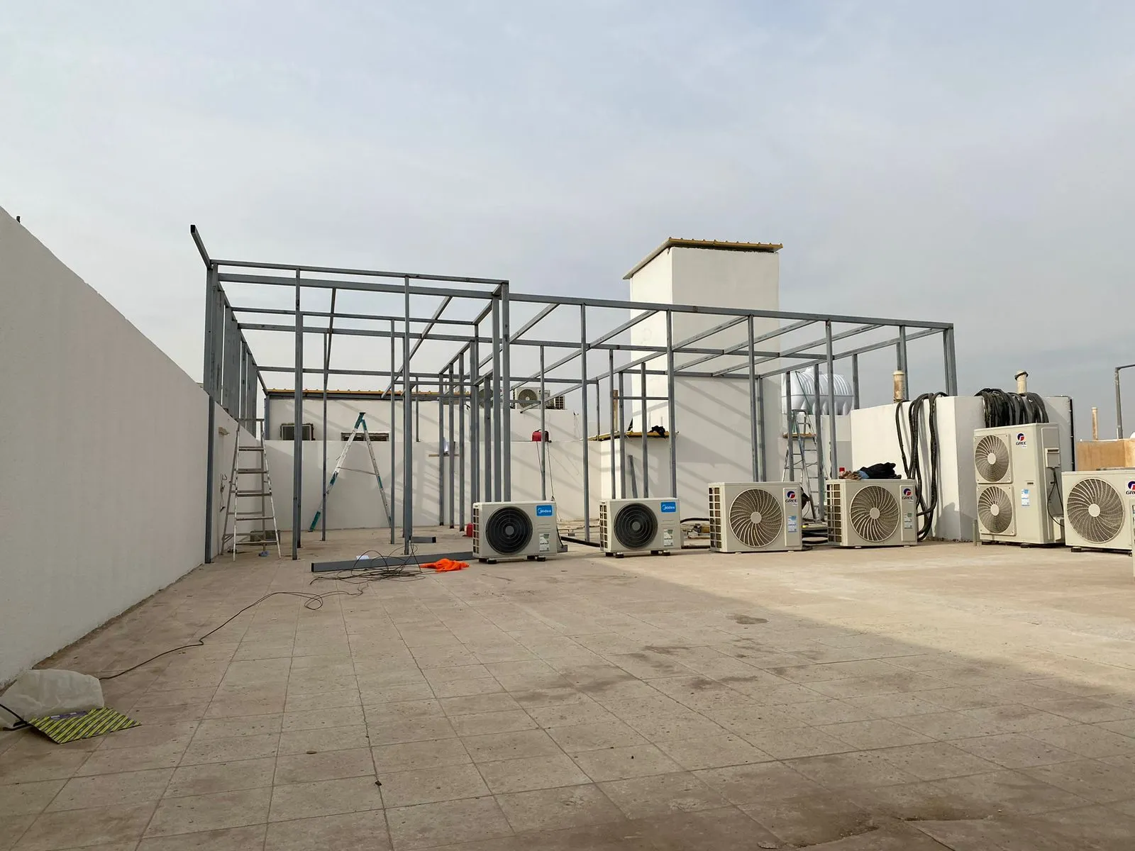 مقاول لتركيب هناجر ومستودعات من الساندويتش بانل في الرياض