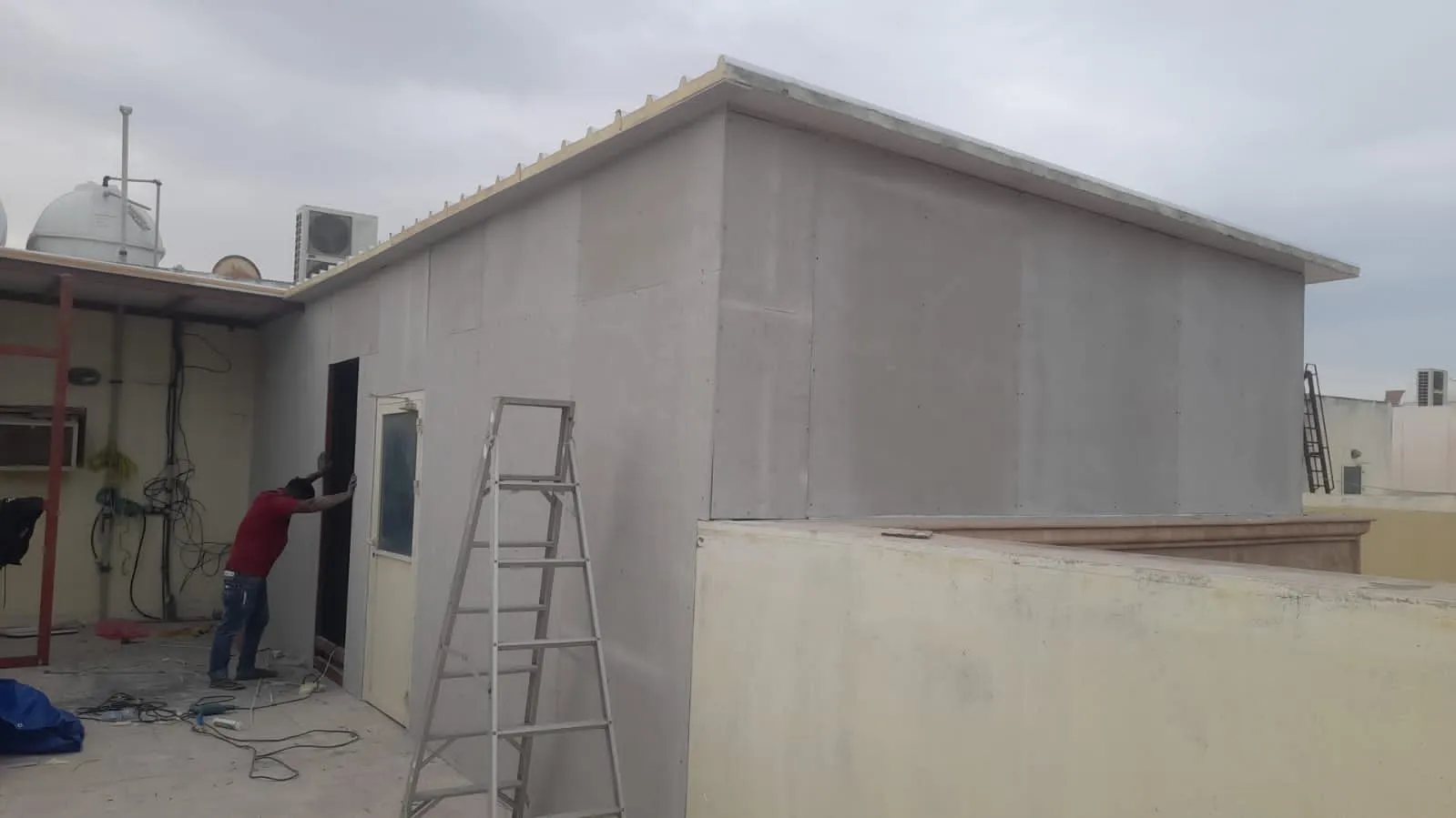 مقاول بناء ملاحق سطح في الرياض