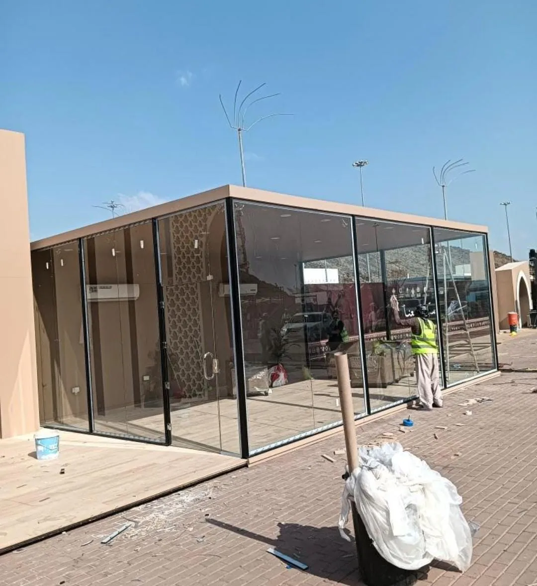 مقاول بناء وتركيب ملاحق وجلسات خارجية بالمملكة السعودية 