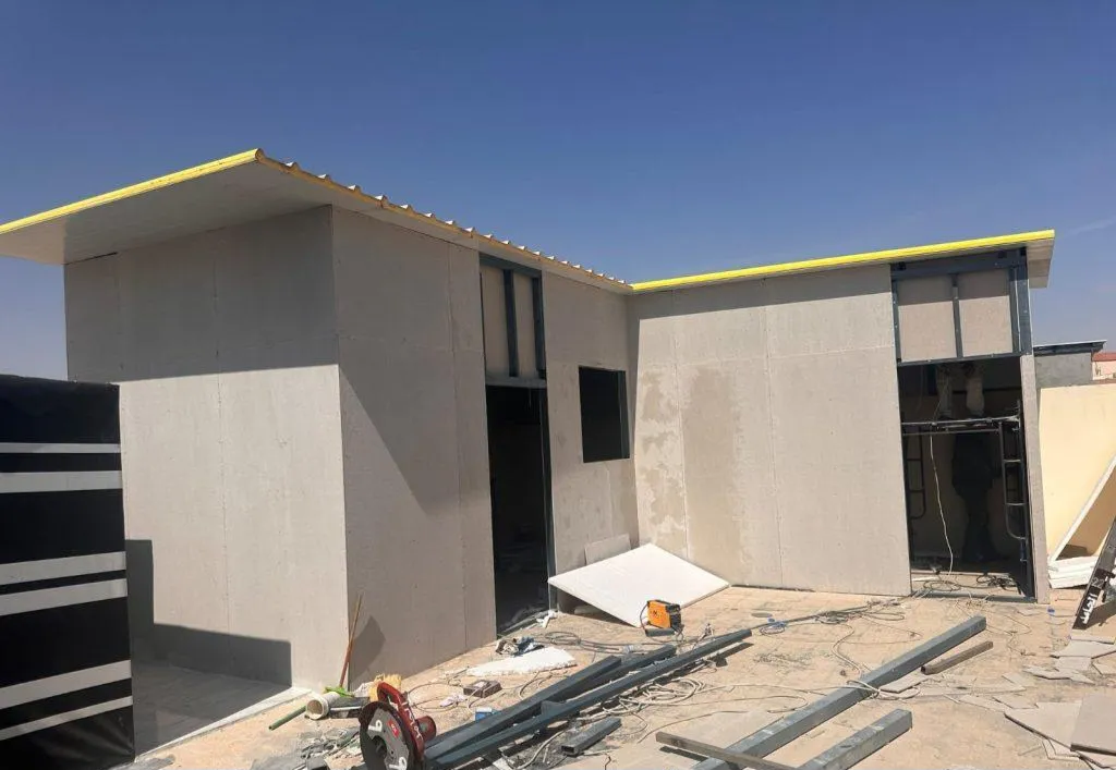 مقاول بناء ملاحق من الساندويتش بانل وأسمنت بورد بالسعوديه