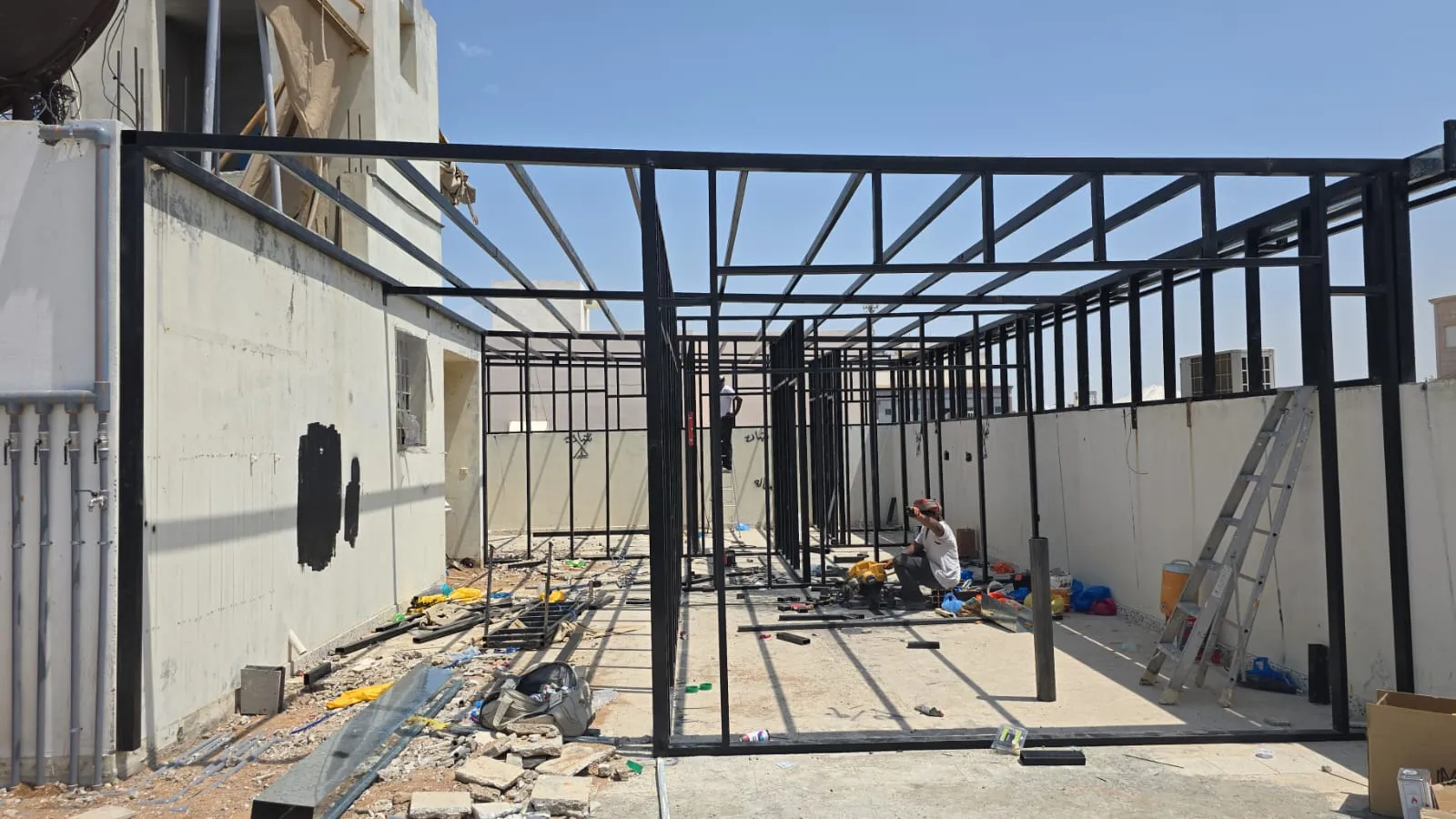 تكلفة بناء هناجر باستخدام ساندويتش بانل في المملكة السعودية