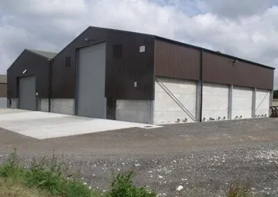 تكلفة بناء هناجر باستخدام ساندويتش بانل في المملكة السعودية