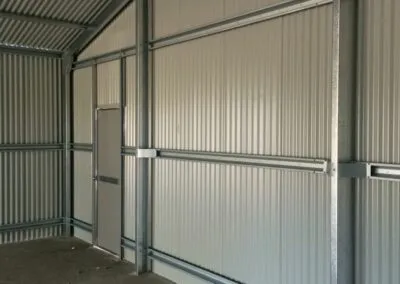 تكلفة بناء هناجر باستخدام ساندويتش بانل في المملكة السعودية