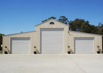 تكلفة بناء هناجر باستخدام ساندويتش بانل في المملكة السعودية