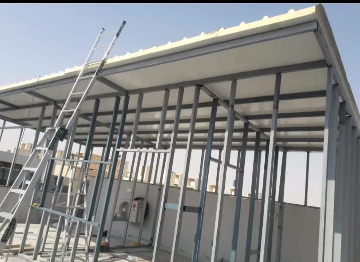 مقاول لبناء ملحق خارجي في السطح بالمملكة العربية السعودية