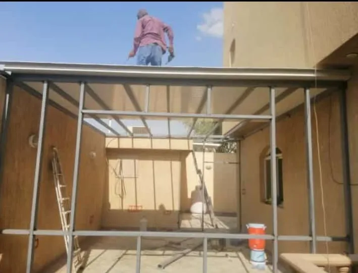 مقاول لبناء ملحق خارجي في السطح بالمملكة العربية السعودية