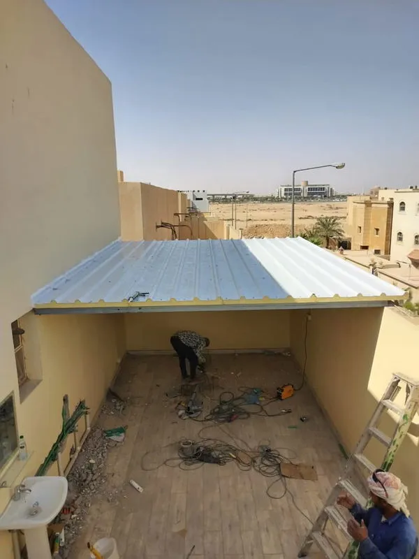 مقاول لبناء ملحق خارجي في السطح بالمملكة العربية السعودية